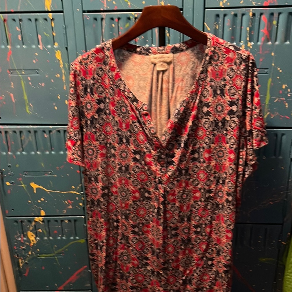 Liz Claiborne Red and Blue Paisley Top. B330